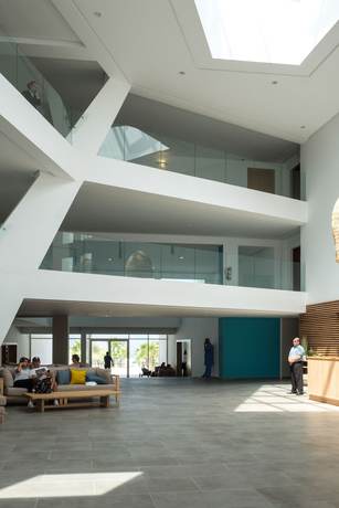 Imagen de los interiores del Hotel Lixus Beach Resort. Foto 15