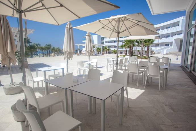 Imagen del bar/restaurante del Hotel Lixus Beach Resort. Foto 3