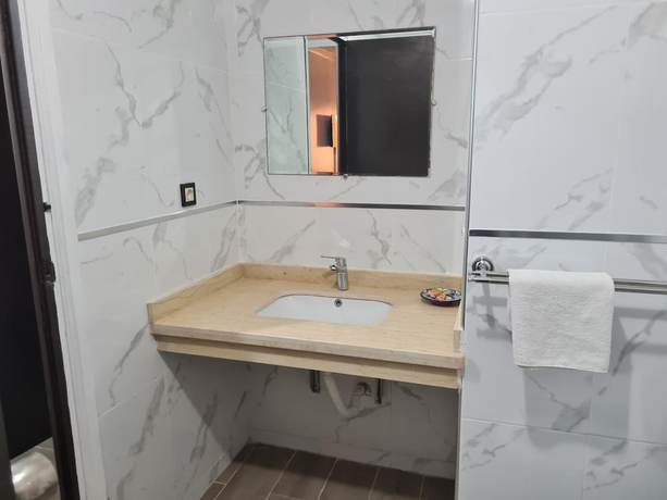 Imagen de la habitación del Hotel Lixus. Foto 7
