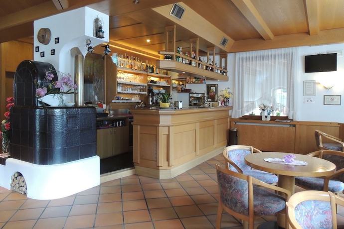 Imagen del bar/restaurante del Hotel Liz & Apartments. Foto 5