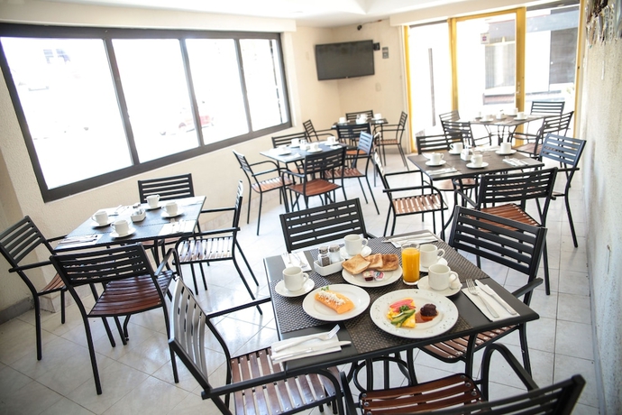 Imagen del bar/restaurante del Hotel Lizbeth. Foto 3