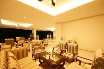 Imagen de los interiores del Hotel Lk Premier. Foto 10