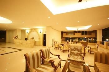 Imagen de los interiores del Hotel Lk Premier. Foto 12