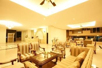 Imagen de los interiores del Hotel Lk Premier. Foto 13