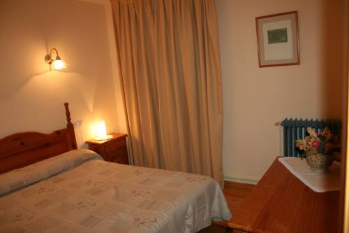 Imagen de la habitación del Hotel Llacs De Cardos. Foto 8