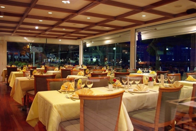 Imagen del bar/restaurante del Hotel Llafranch. Foto 5