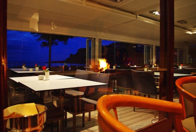 Imagen del bar/restaurante del Hotel Llafranch. Foto 10