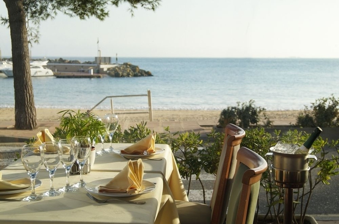 Imagen del bar/restaurante del Hotel Llafranch. Foto 11