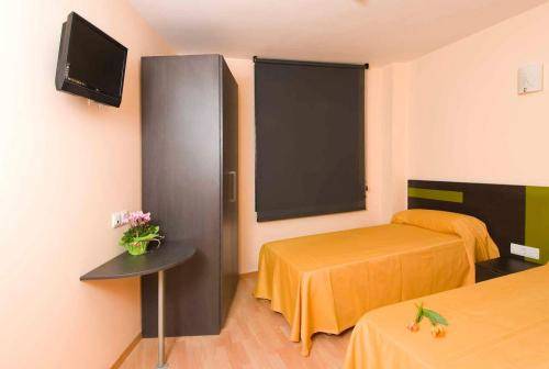 Imagen de la habitación del Hotel Llagotel. Foto 3