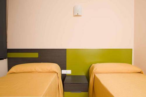 Imagen de la habitación del Hotel Llagotel. Foto 4