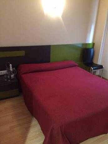 Imagen de la habitación del Hotel Llagotel. Foto 5