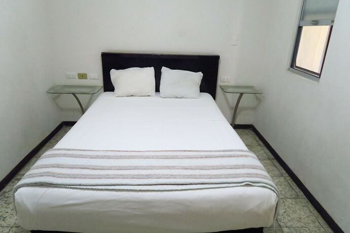 Imagen de la habitación del Hotel Llanito. Foto 9