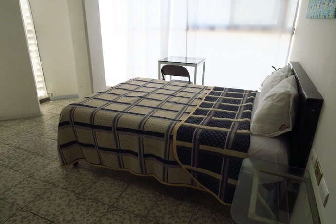 Imagen de la habitación del Hotel Llanito. Foto 10