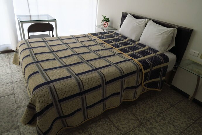 Imagen de la habitación del Hotel Llanito. Foto 11