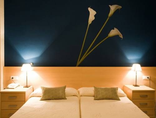 Imagen de la habitación del Hotel Llansola. Foto 4