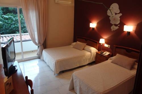 Imagen de la habitación del Hotel Llansola. Foto 5