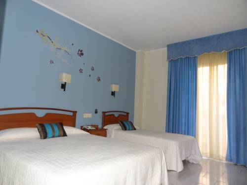 Imagen del bar/restaurante del Hotel Llansola. Foto 2