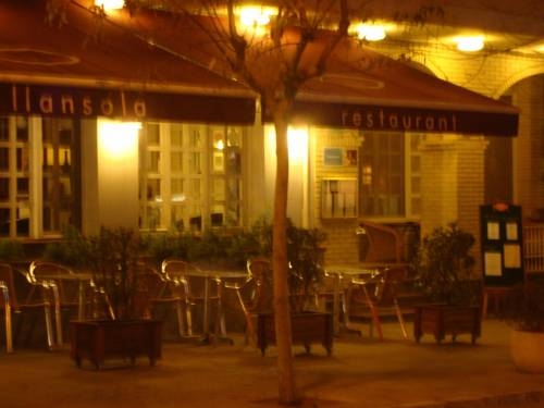 Imagen de la habitación del Hotel Llansola. Foto 11