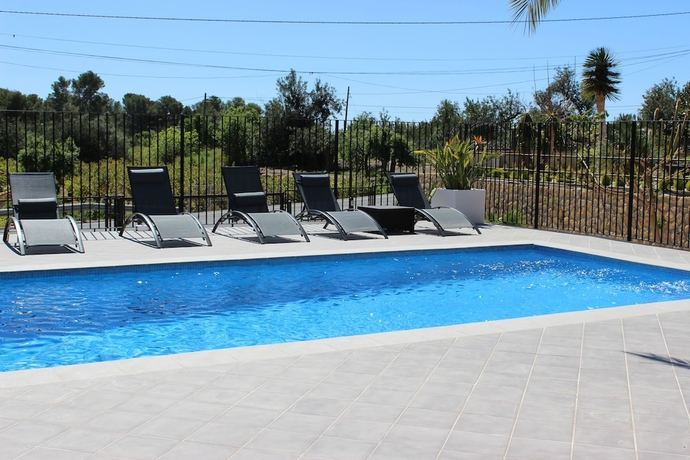 Imagen de la piscina del Hotel Llar La Morena. Foto 19