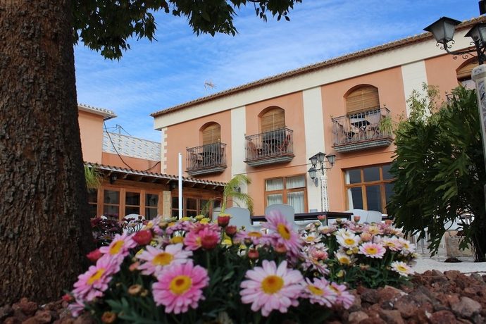 Imagen de los exteriores del Hotel Llar La Morena. Foto 15