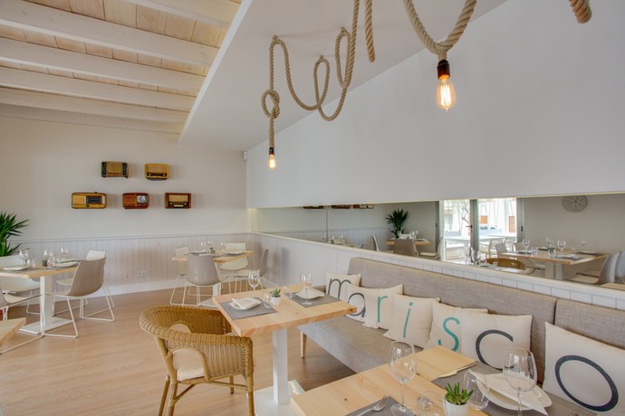 Imagen del bar/restaurante del Hotel Llaut Boutique. Foto 3