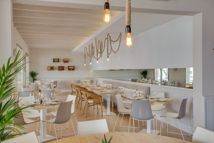 Imagen del bar/restaurante del Hotel Llaut Boutique. Foto 4