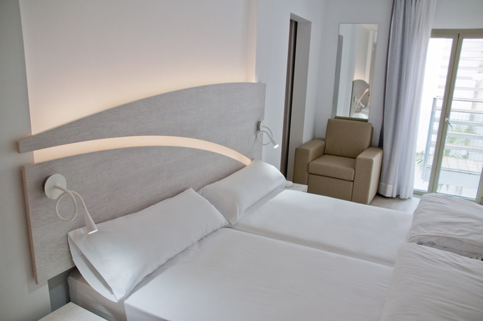 Imagen de la habitación del Hotel Llaut Boutique. Foto 16