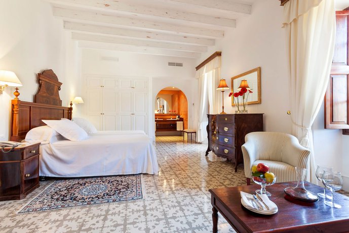 Imagen de la habitación del Hotel Llenaire. Foto 9