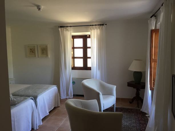 Imagen de la habitación del Hotel Llenaire. Foto 11