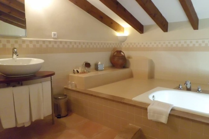 Imagen de la habitación del Hotel Llenaire. Foto 18