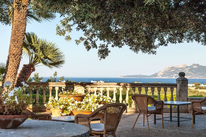 Imagen del bar/restaurante del Hotel Llenaire. Foto 5