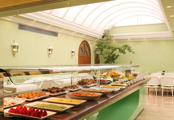 Imagen del bar/restaurante del Hotel Lleó. Foto 7