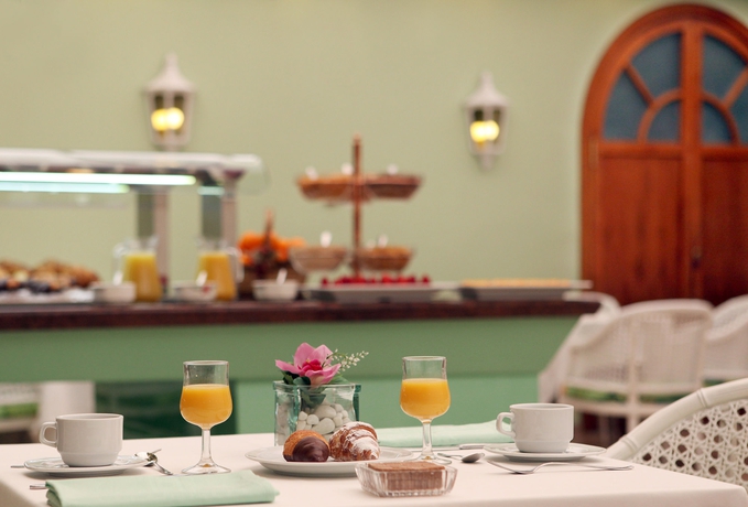 Imagen del bar/restaurante del Hotel Lleó. Foto 8