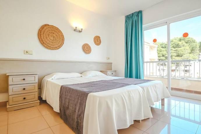 Imagen de la habitación del Hotel Lliteras. Foto 2