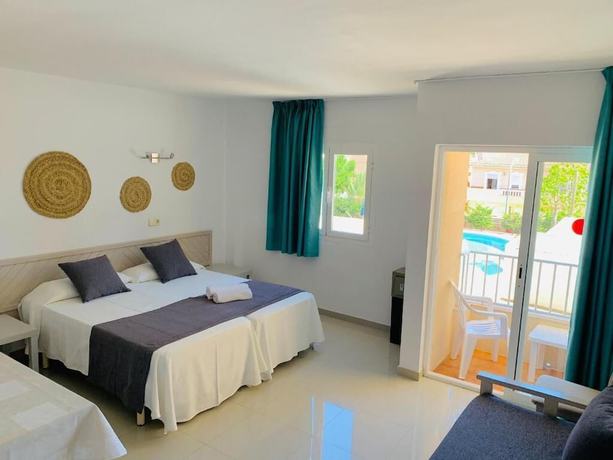 Imagen de la habitación del Hotel Lliteras. Foto 8