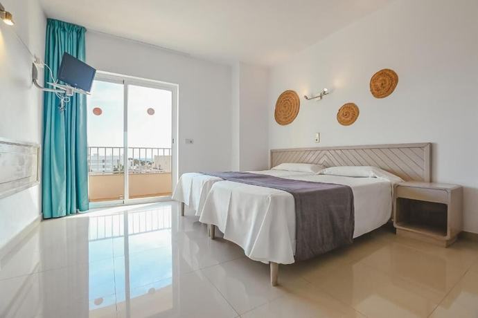 Imagen de la habitación del Hotel Lliteras. Foto 10