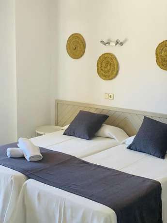 Imagen de la habitación del Hotel Lliteras. Foto 13