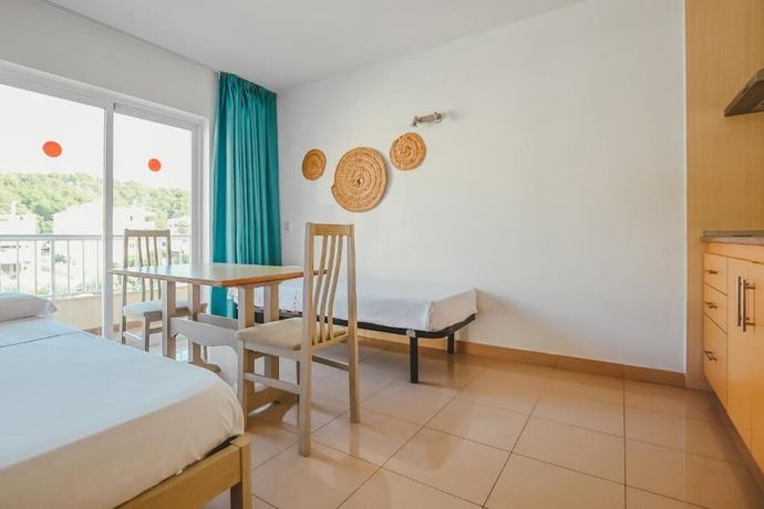 Imagen de la habitación del Hotel Lliteras. Foto 14