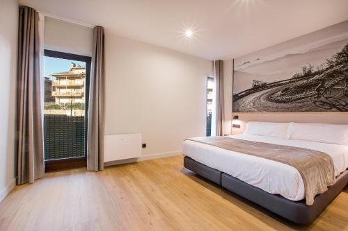 Imagen general del Hotel Llivia. Foto 12