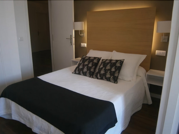 Imagen de la habitación del Hotel Llorca. Foto 6