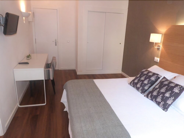 Imagen de la habitación del Hotel Llorca. Foto 8