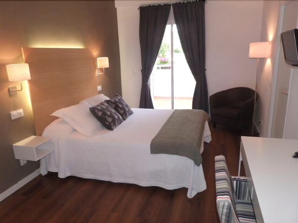 Imagen de la habitación del Hotel Llorca. Foto 9