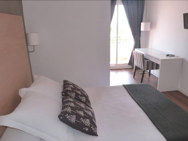 Imagen de la habitación del Hotel Llorca. Foto 10