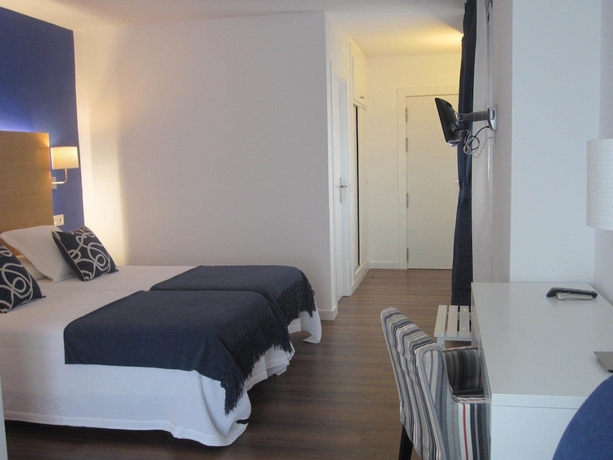 Imagen de la habitación del Hotel Llorca. Foto 14