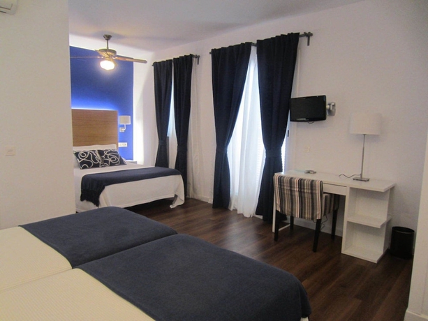 Imagen de la habitación del Hotel Llorca. Foto 17