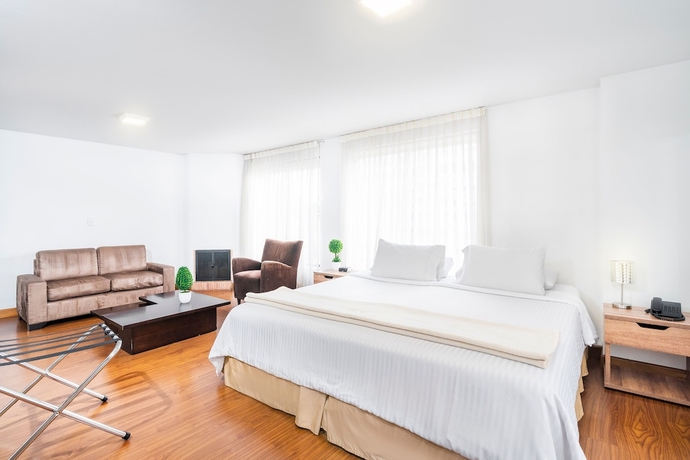 Imagen de la habitación del Hotel Lloyd's Apartasuites Parque 93. Foto 16