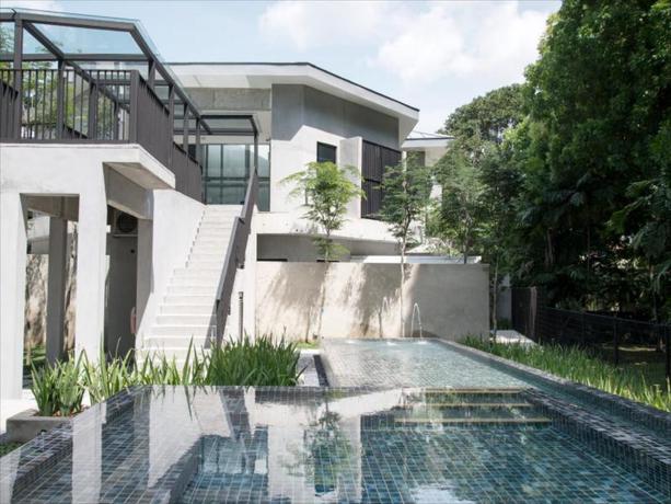 Imagen de la piscina del Hotel Lloyd's Inn. Foto 14