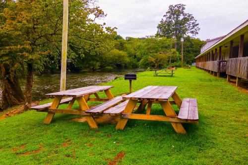 Imagen general del Hotel Lloyd's On The River Country Inn By Oyo. Foto 4