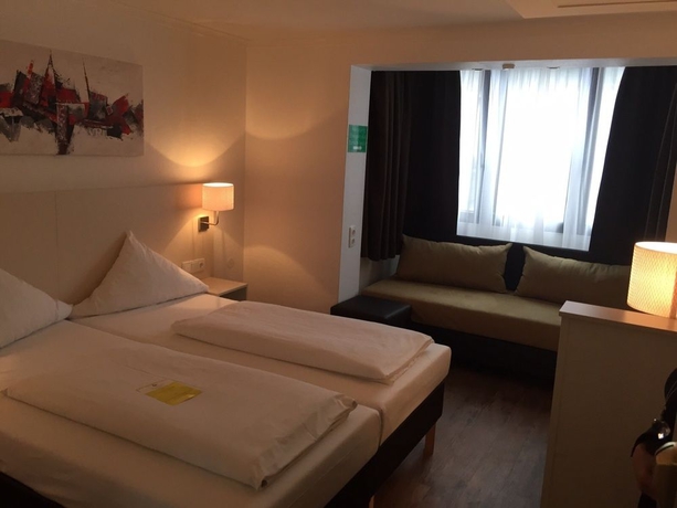 Imagen de la habitación del Hotel Lloyed. Foto 4