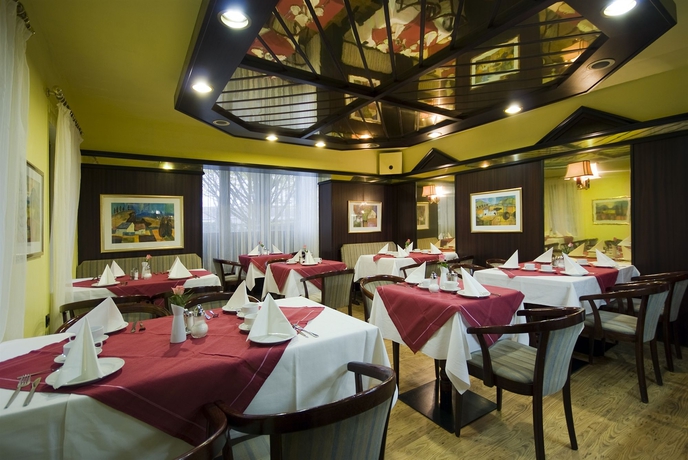 Imagen del bar/restaurante del Hotel Lloyed. Foto 3